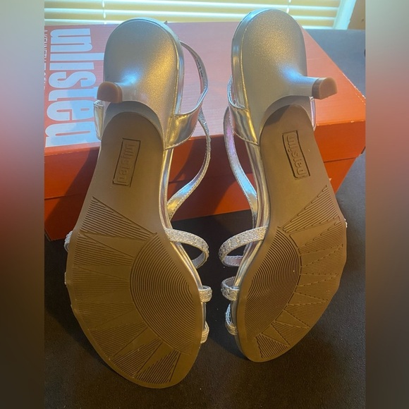 Unlisted silver heels - Picture 6 of 8